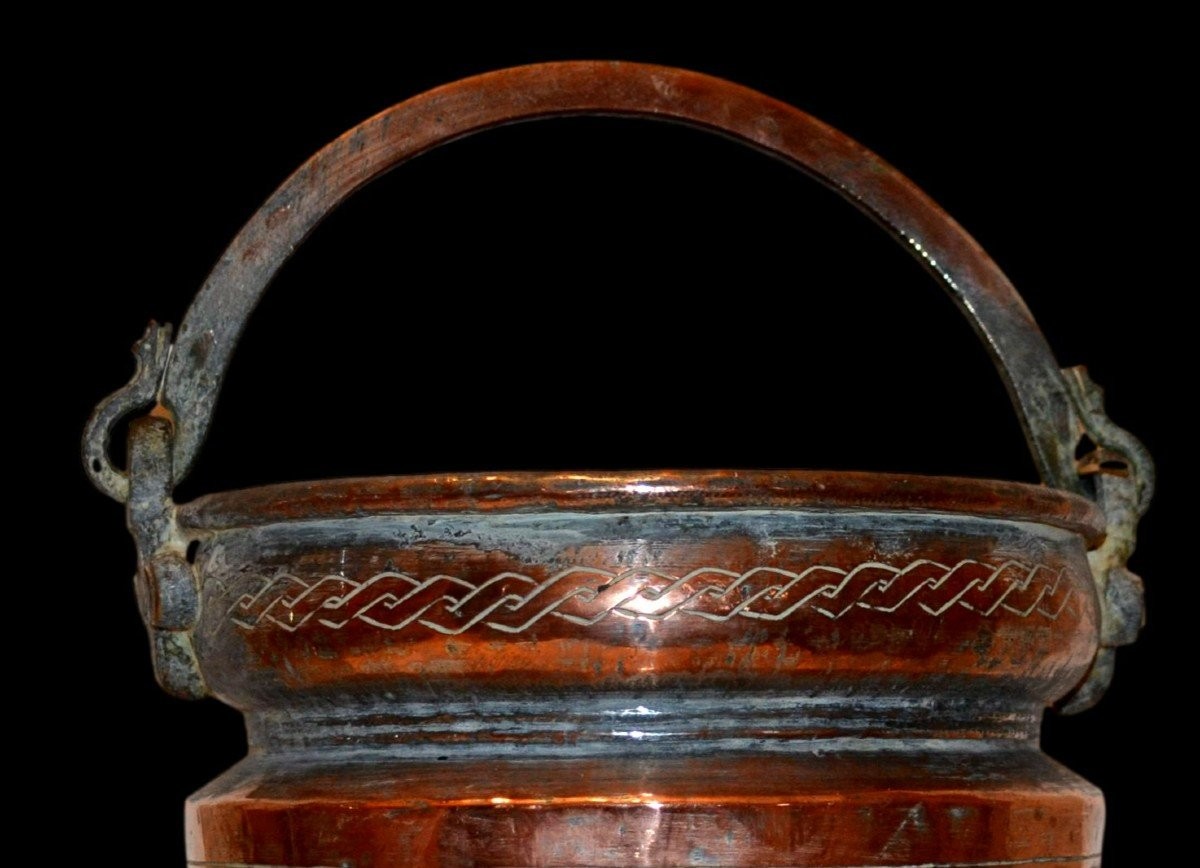 Chaudron en cuivre étamé, Perse du XIXème, décor : médaillons, calligraphies et princes assis-photo-1