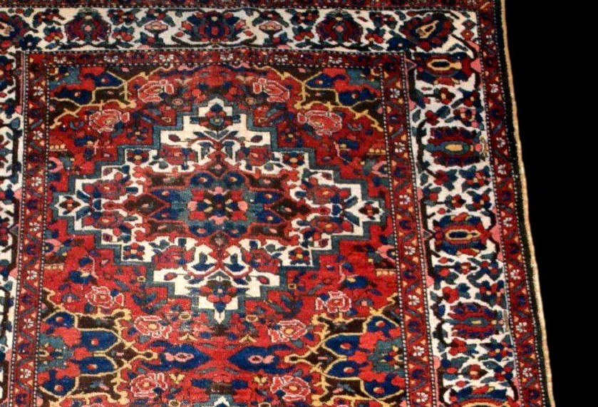 Antique Bakhtiar Rug With Double Medallions, 153 X 203 Cm, Hand-knotted Wool In Iran, 19th Century-photo-1