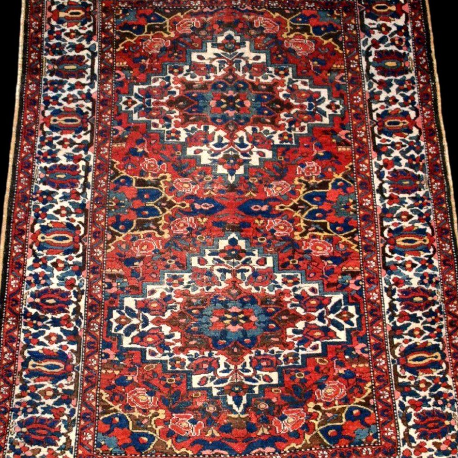 Antique Bakhtiar Rug With Double Medallions, 153 X 203 Cm, Hand-knotted Wool In Iran, 19th Century