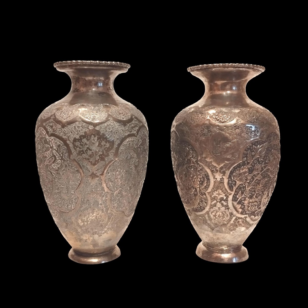 Perse, Ghalam Zani, paire de vases en cuivre argenté, signée, Ispahan, dynastie Kadjar, Iran-photo-3