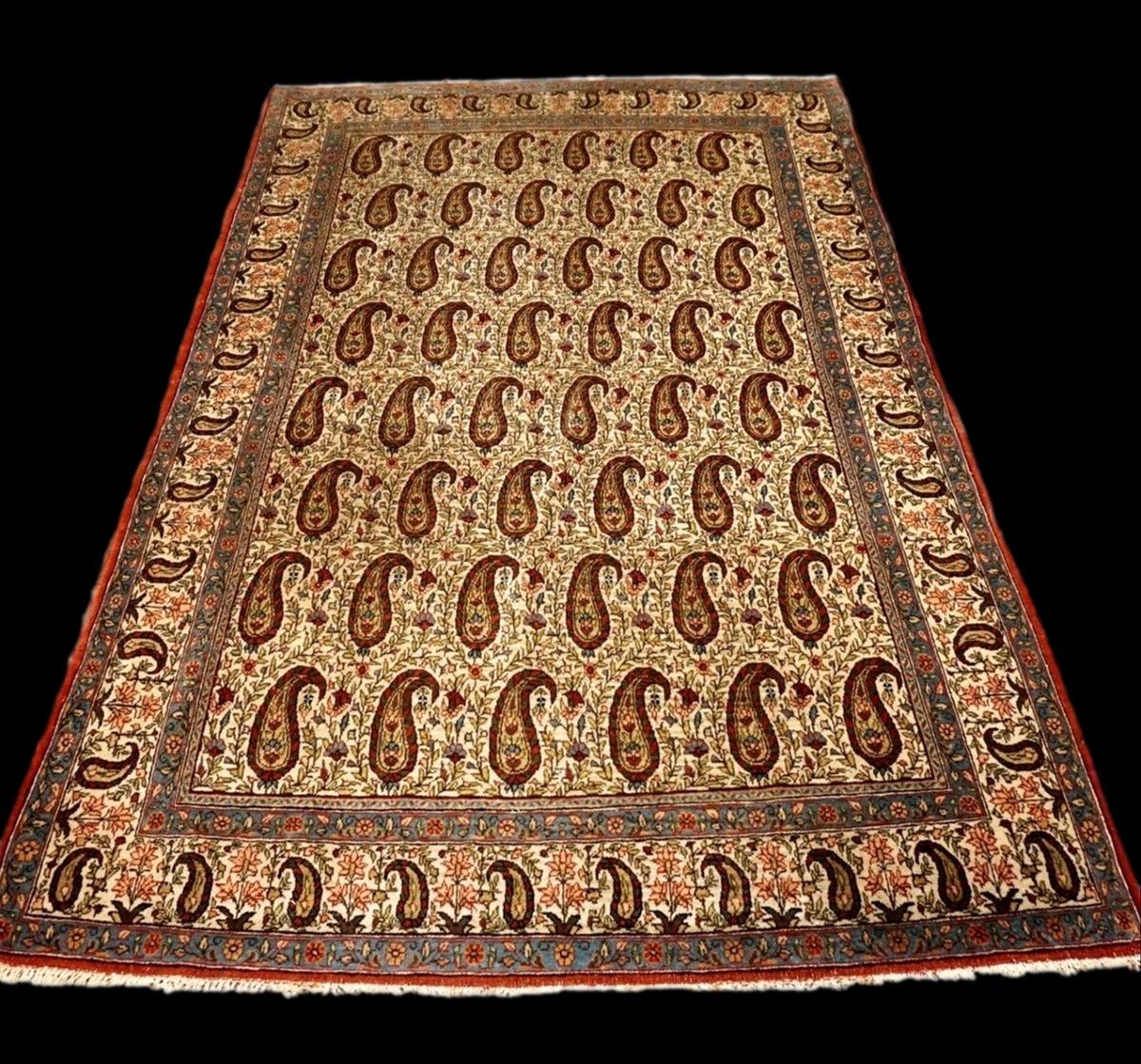 Floral Ghoum Rug With Botehs, 135 X 210 Cm, Hand-knotted Wool In Iran Circa 1970, Very Good Condition-photo-3