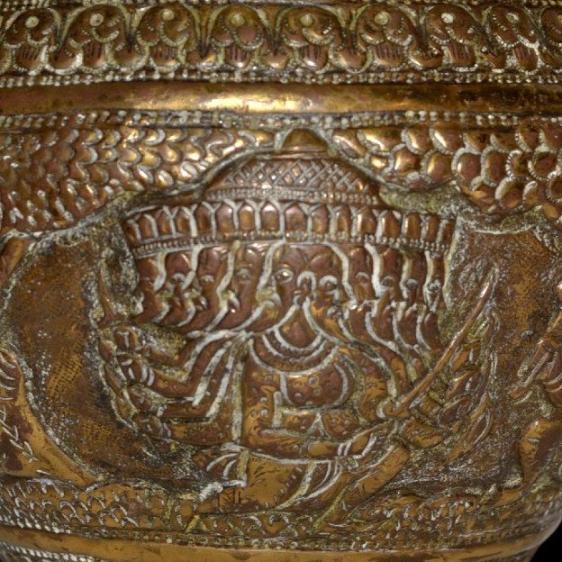 Bassin gravé de divinités, Inde fin XVIIIème, début XIXème, gravure au repoussé, très bel état-photo-3