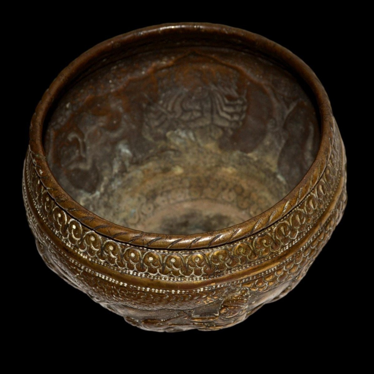 Bassin gravé de divinités, Inde fin XVIIIème, début XIXème, gravure au repoussé, très bel état-photo-5