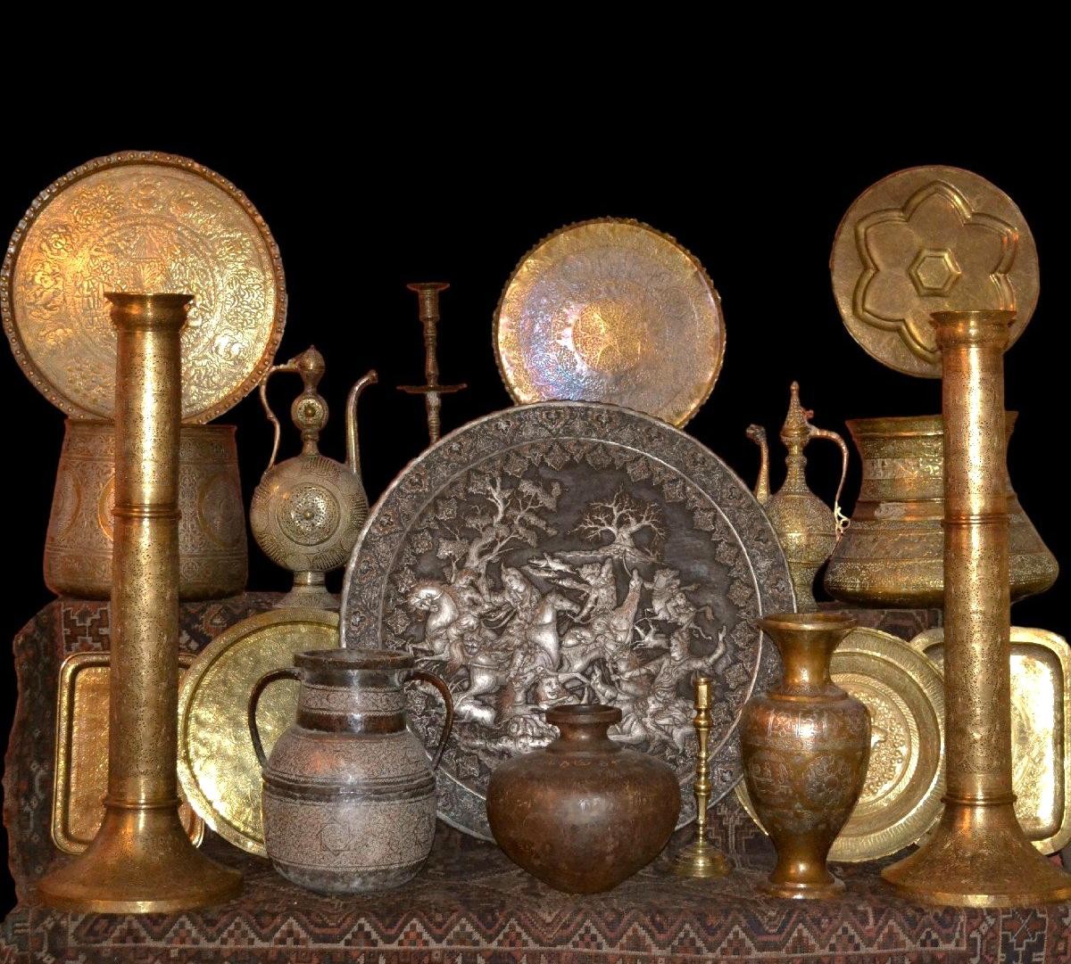 Pair Of Kadjar Candlesticks, Ht 103 Cm, Mash'al In Chiseled And Openwork Brass From The 19th Century-photo-2