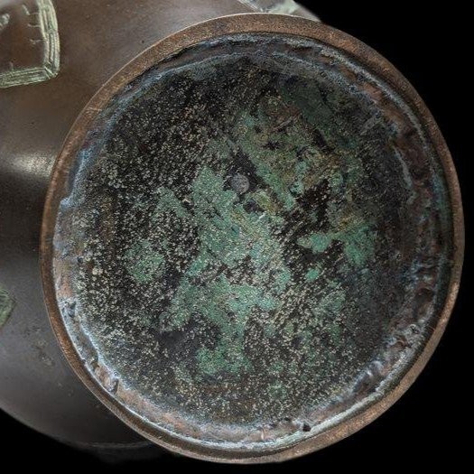 Vase, Japon, style archaïque, en bronze, période Meiji, fin du XIXème siècle, très bon état-photo-4