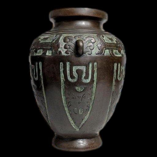 Vase, Japon, style archaïque, en bronze, période Meiji, fin du XIXème siècle, très bon état-photo-2