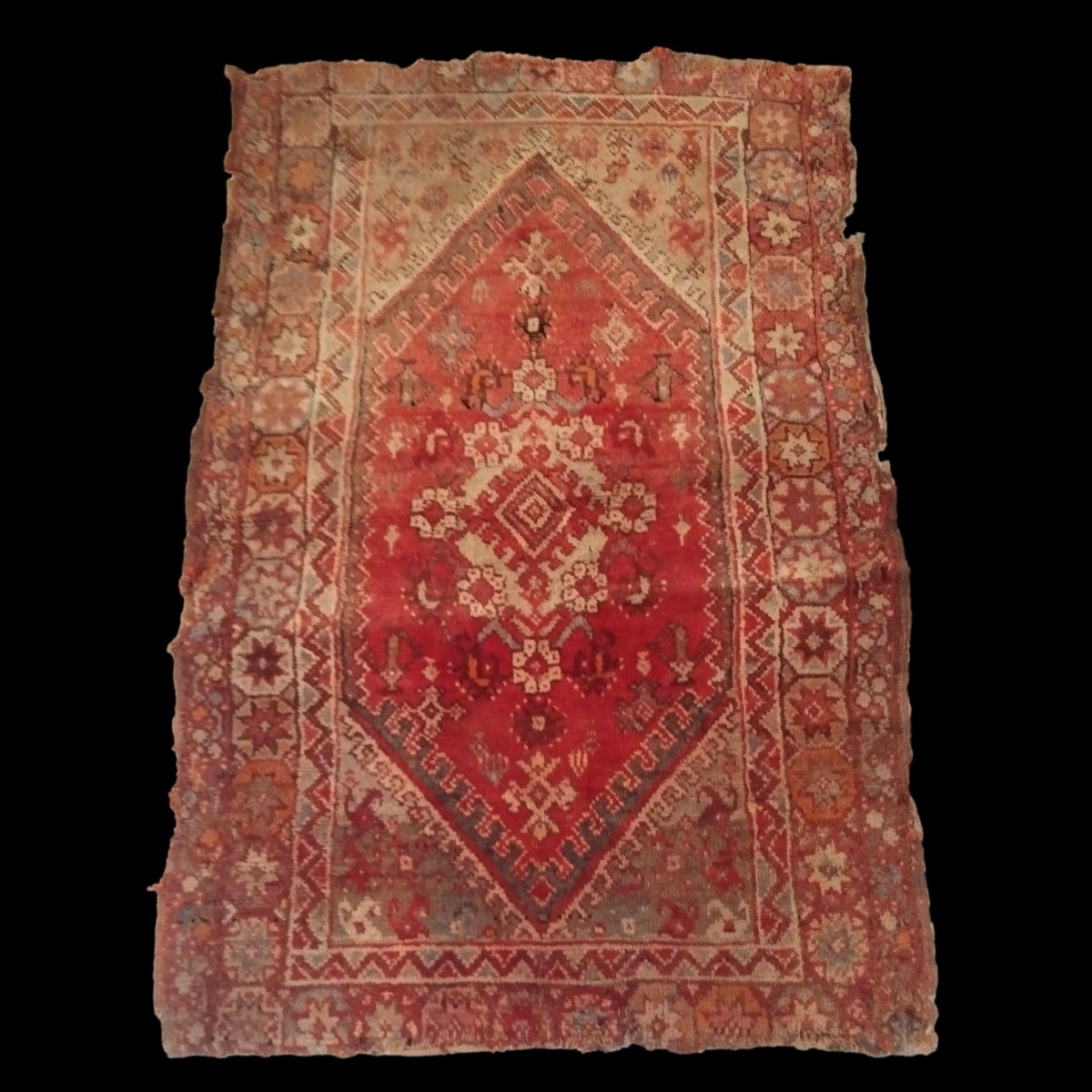 Tapis Kiz ancien, Kirsehir ?, Anatolie, 107 x 160 cm, laine sur laine, bel artefact du XIXème s