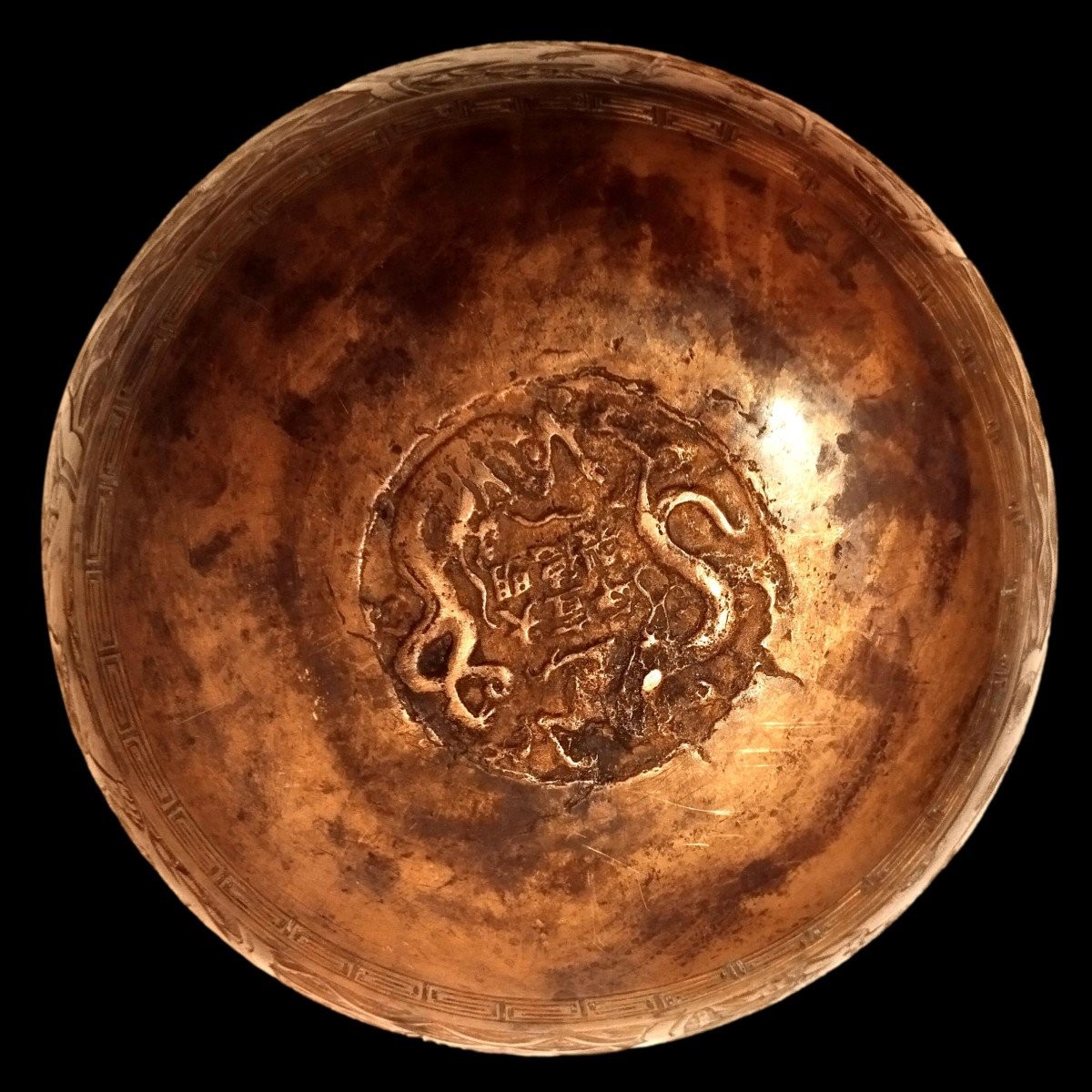 Bol, 26 cm, bronze doré de style Ming Xuande, XIXème, symboles de bons augures