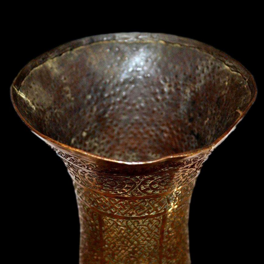 Vase en laiton ciselé, Ht 46 cm, Art Ottoman, XVIIIème siècle, gravure au burin-photo-4