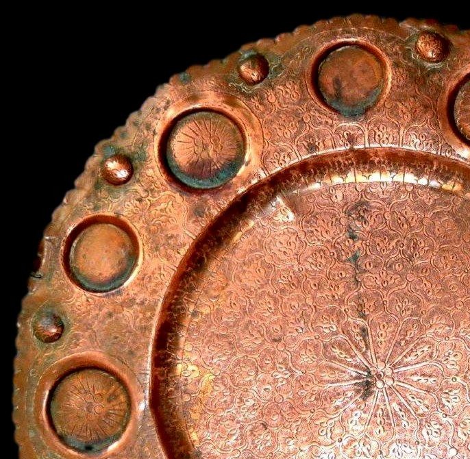 Plateau à thé, Art ottoman, XIXème siècle , diam 49 cm, décor de tulipes sur cuivre, gravé main-photo-2