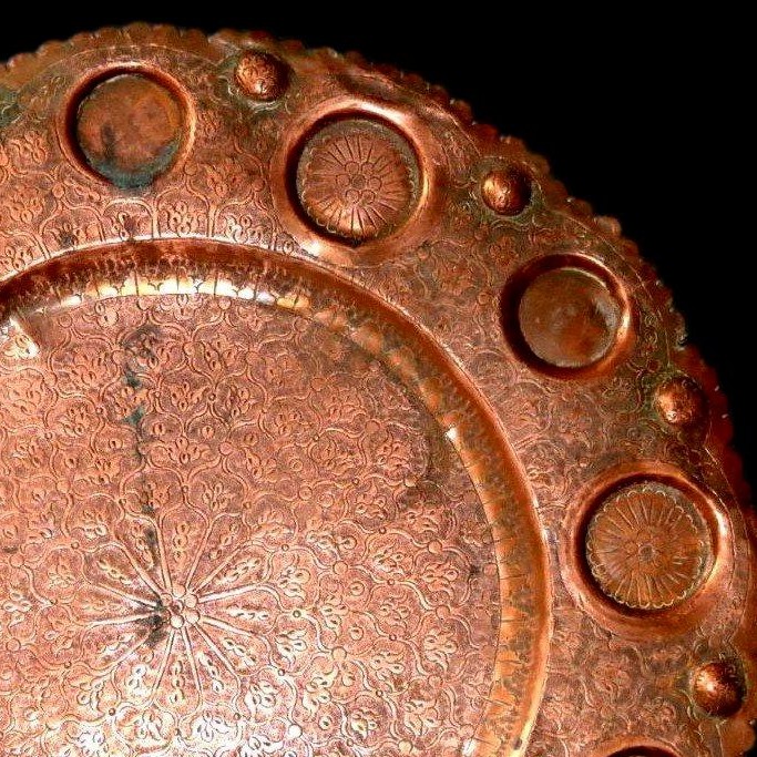 Plateau à thé, Art ottoman, XIXème siècle , diam 49 cm, décor de tulipes sur cuivre, gravé main-photo-3