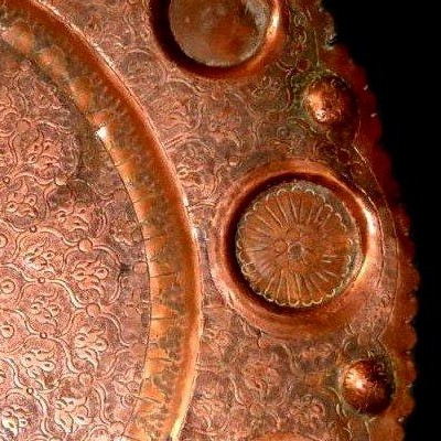Plateau à thé, Art ottoman, XIXème siècle , diam 49 cm, décor de tulipes sur cuivre, gravé main-photo-3