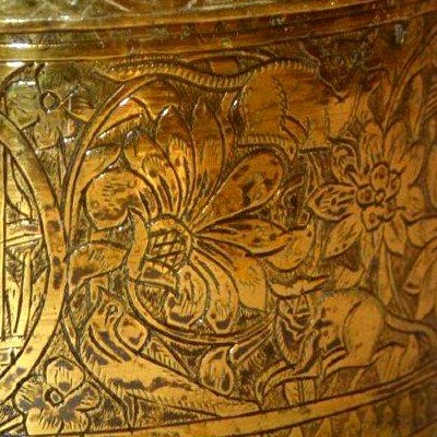 Qajar Pyx, Chased Brass Depicting Seated Princes, Flowers, Cats And Birds, 19th Century-photo-5