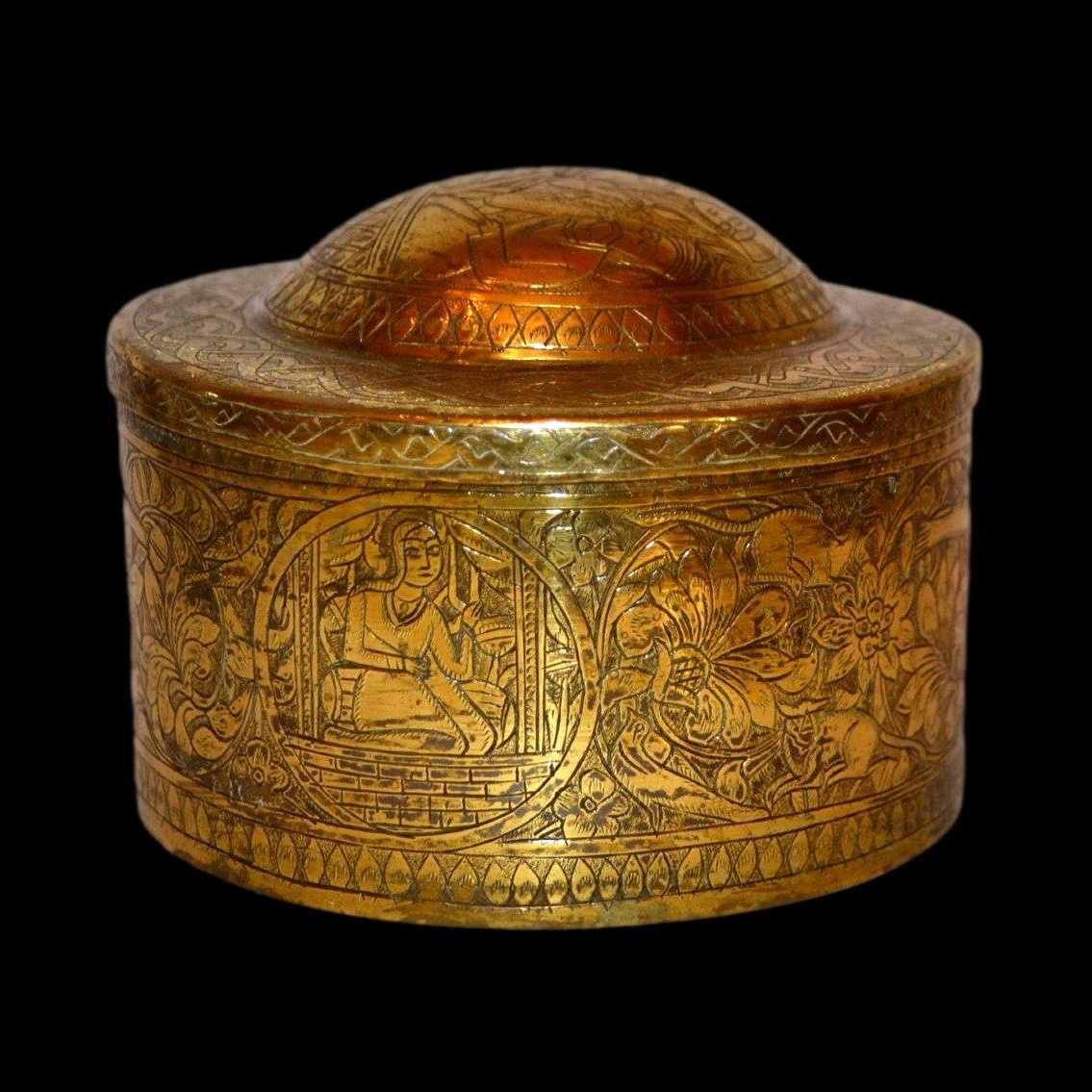 Qajar Pyx, Chased Brass Depicting Seated Princes, Flowers, Cats And Birds, 19th Century