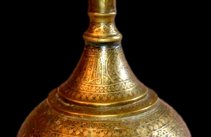  Vase calice Ht 63 cm, laiton ciselé, Art Islamique du XVIIIème / XIXème siècle, très bon état-photo-4