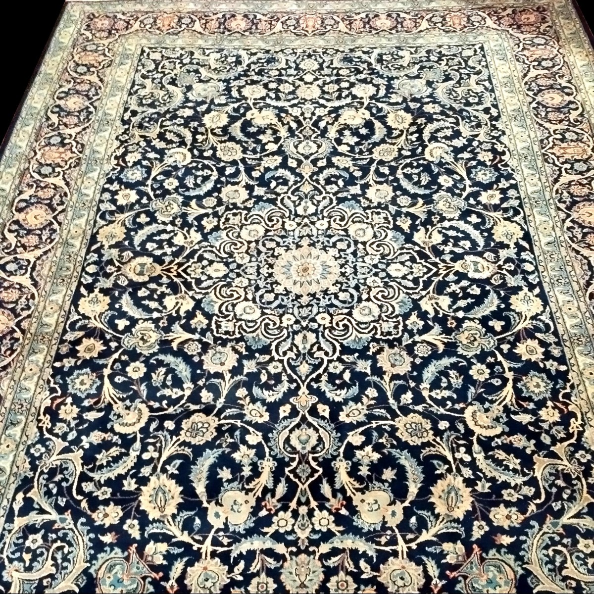 Tapis Na'in, 254 x 382 cm, laine Kork & soie nouées main en Iran, vers 1980, en très bon état