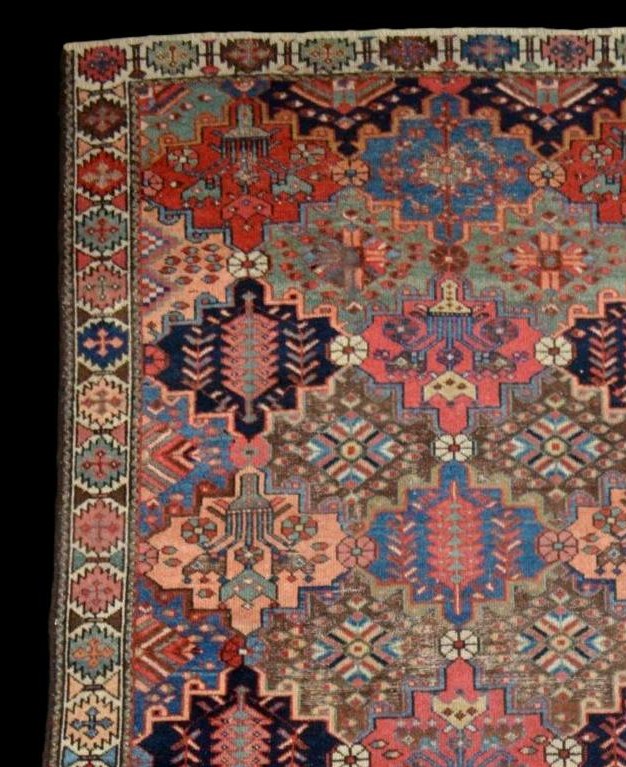 Tapis, famille des Bakhtiar, 136 x 200, laine nouée main en Iran, milieu du XXème siècle-photo-3