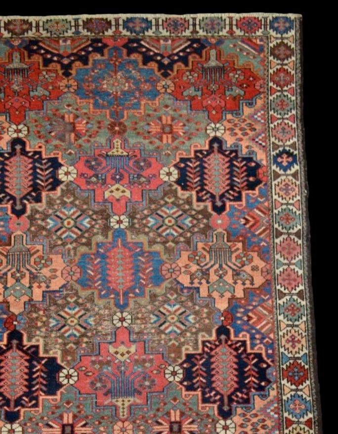 Tapis, famille des Bakhtiar, 136 x 200, laine nouée main en Iran, milieu du XXème siècle-photo-4