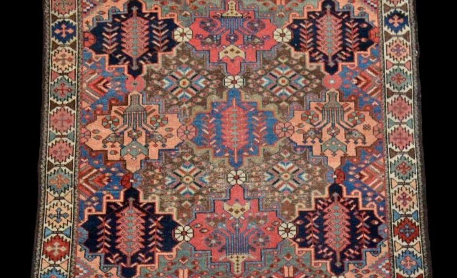 Tapis, famille des Bakhtiar, 136 x 200, laine nouée main en Iran, milieu du XXème siècle-photo-1