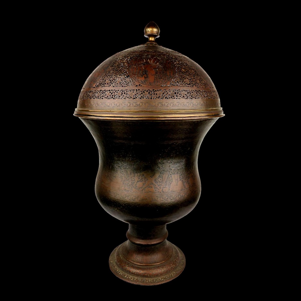 Minâkâri, Plat et coupe sur piedouche en émail peint à la main, Ispahan, Iran - 1900 - 1920-photo-6