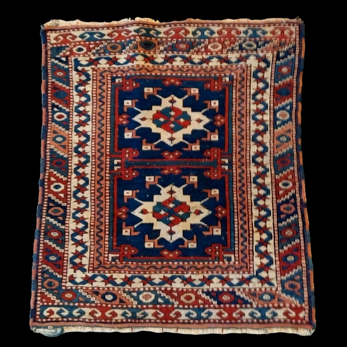 Tapis du Caucase, 97 x 110 cm, laine sur laine nouée main milieu du XXème siècle, très bon état