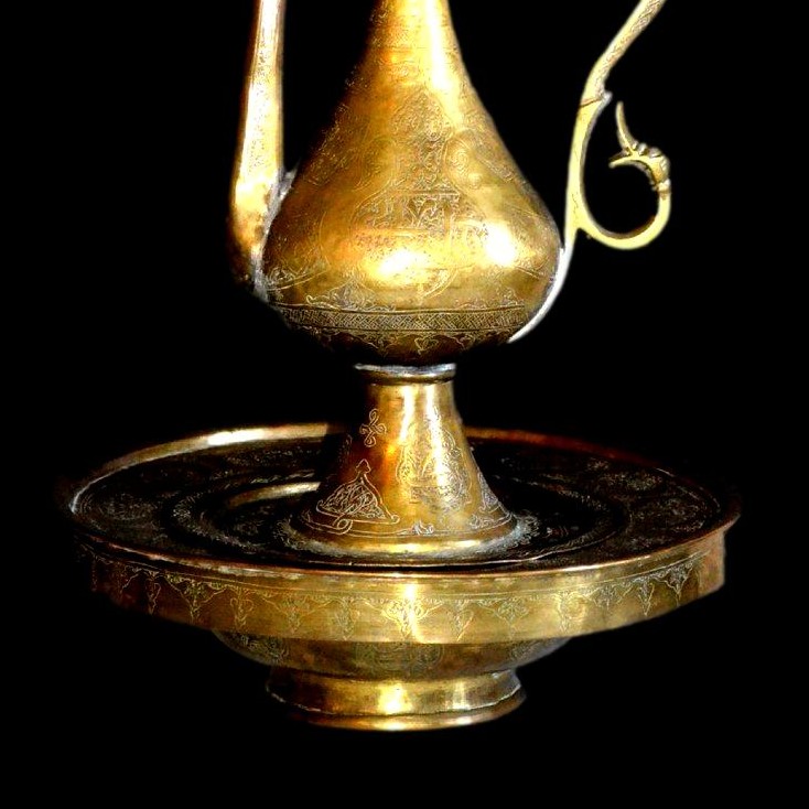 Aiguière et son bassin, Ibrik Ottoman en laiton ciselé de calligraphies, fin du XIXème siècle-photo-4