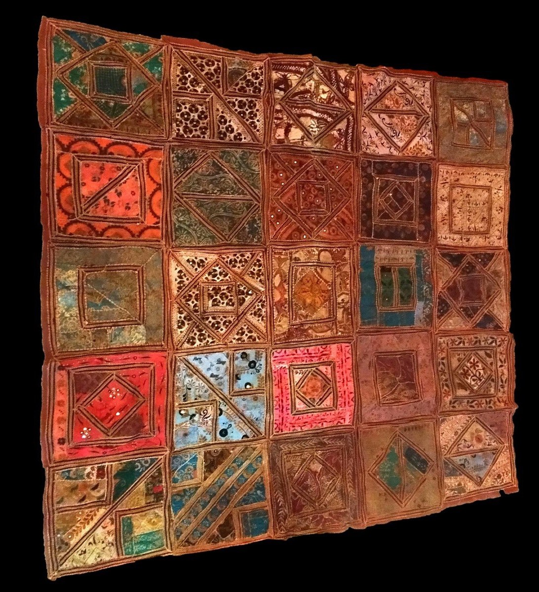 Tenture de soies et cotons brodés, 193 x 196 cm, Inde du XIXème siècle, patchwork , collection-photo-2