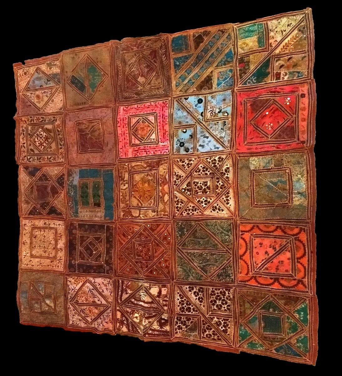 Tenture de soies et cotons brodés, 193 x 196 cm, Inde du XIXème siècle, patchwork , collection-photo-4