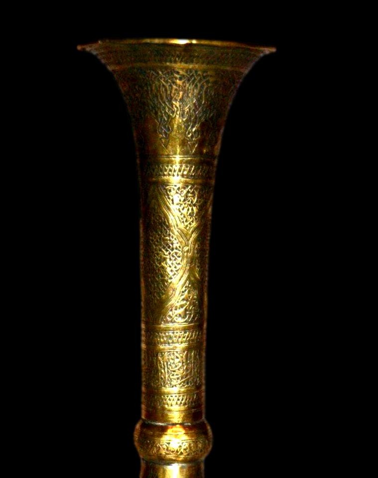 Grand vase islamique, Ht 53 cm, Proche-Orient, en laiton ciselé de calligraphies, XIXème siècle-photo-2