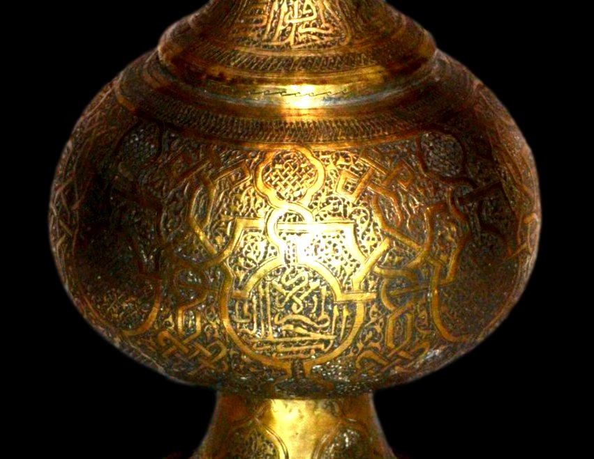 Grand vase islamique, Ht 53 cm, Proche-Orient, en laiton ciselé de calligraphies, XIXème siècle-photo-4