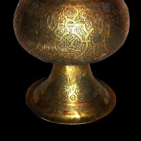 Grand vase islamique, Ht 53 cm, Proche-Orient, en laiton ciselé de calligraphies, XIXème siècle-photo-1