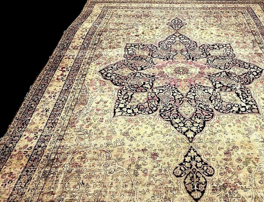 Tapis Kirman Raver Kadjar, 320 cm x 490 cm, laine nouée main au XIXème siècle de qualité musée-photo-1
