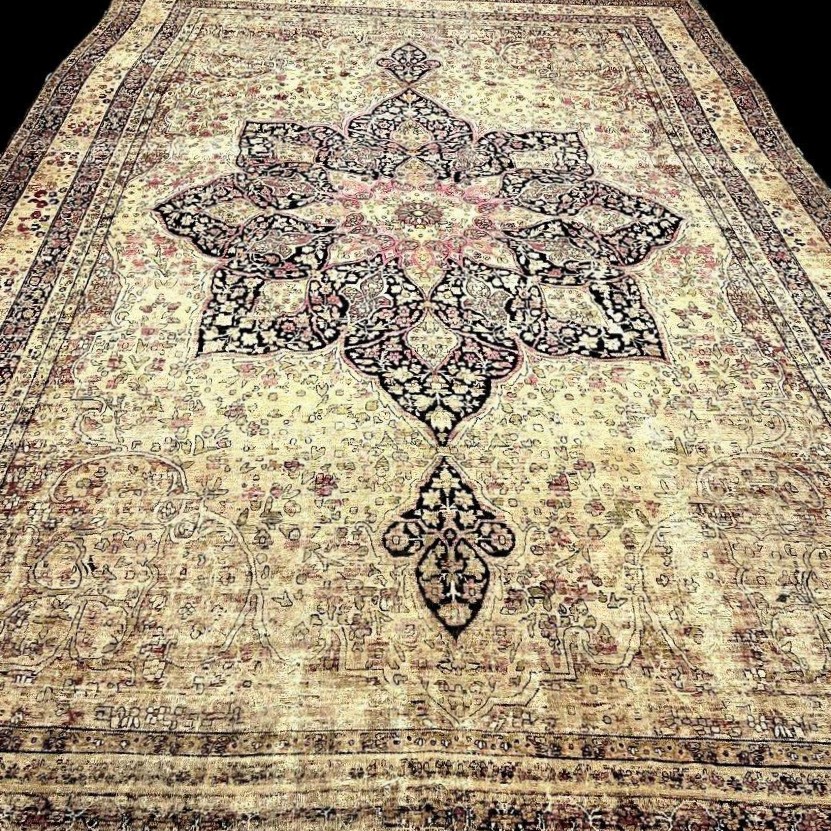Tapis Kirman Raver Kadjar, 320 cm x 490 cm, laine nouée main au XIXème siècle de qualité musée