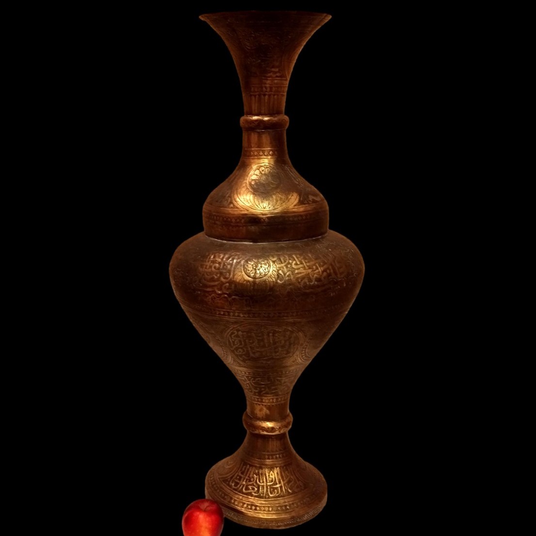 vase balustre oriental, 73 cm de haut, laiton ciselé du  XIXème, Moyen - Orient, très bon état