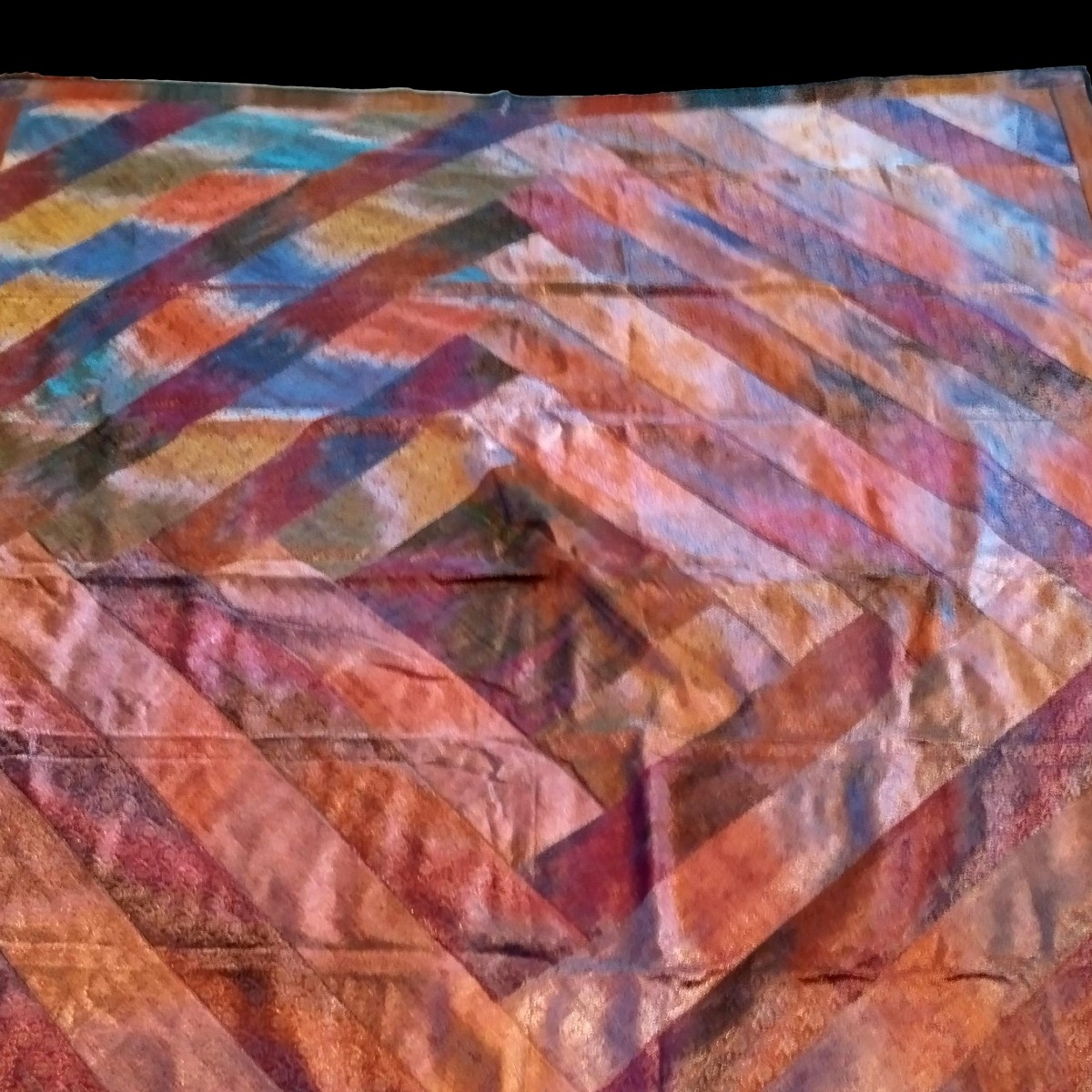 Tenture de soie, 215 x 260 cm, soie en patchwork, travail des années 70-80, parfait état
