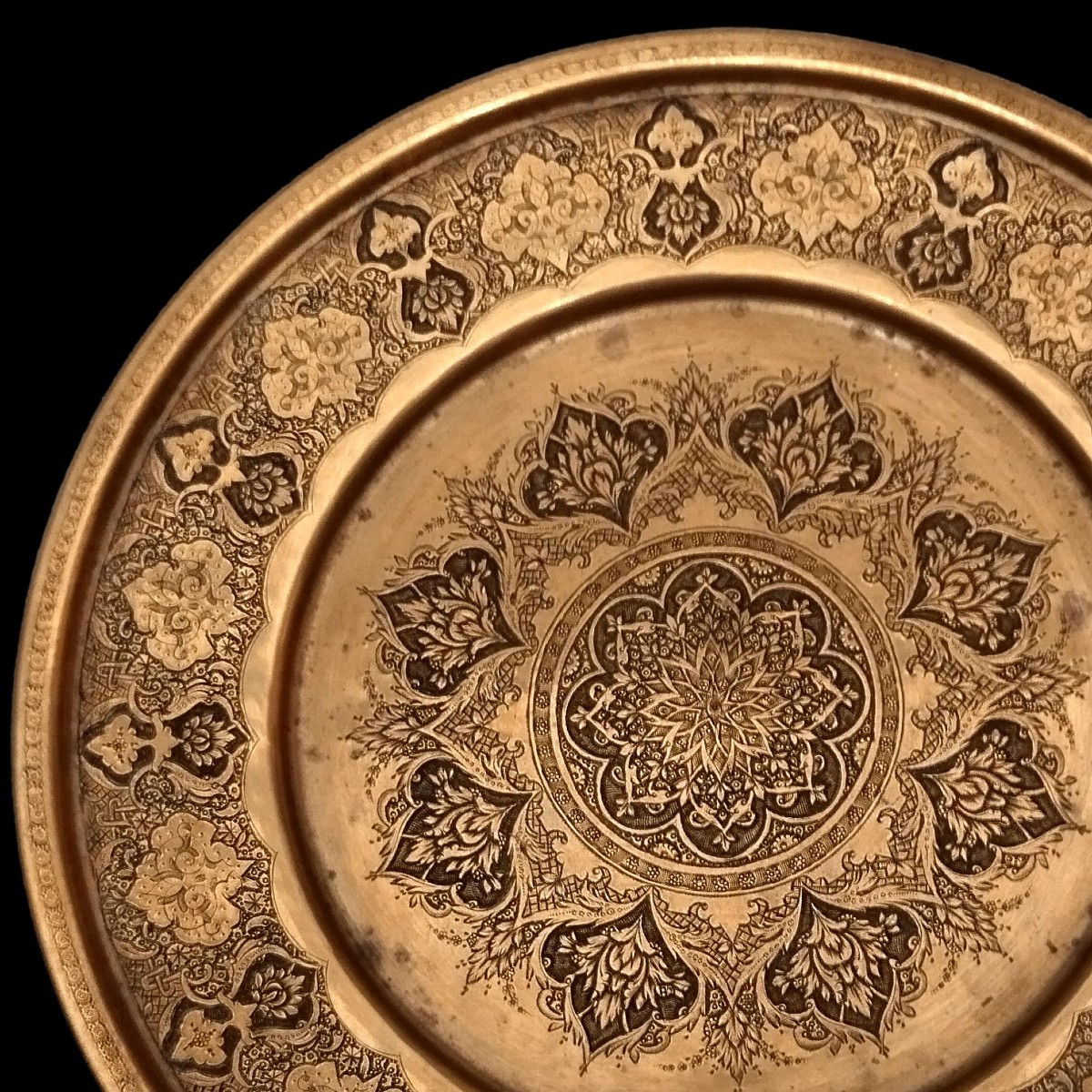 Small Dish, Hand-chased Brass And Acid Etching, Isfahan, Iran, Mid-20th Century-photo-2