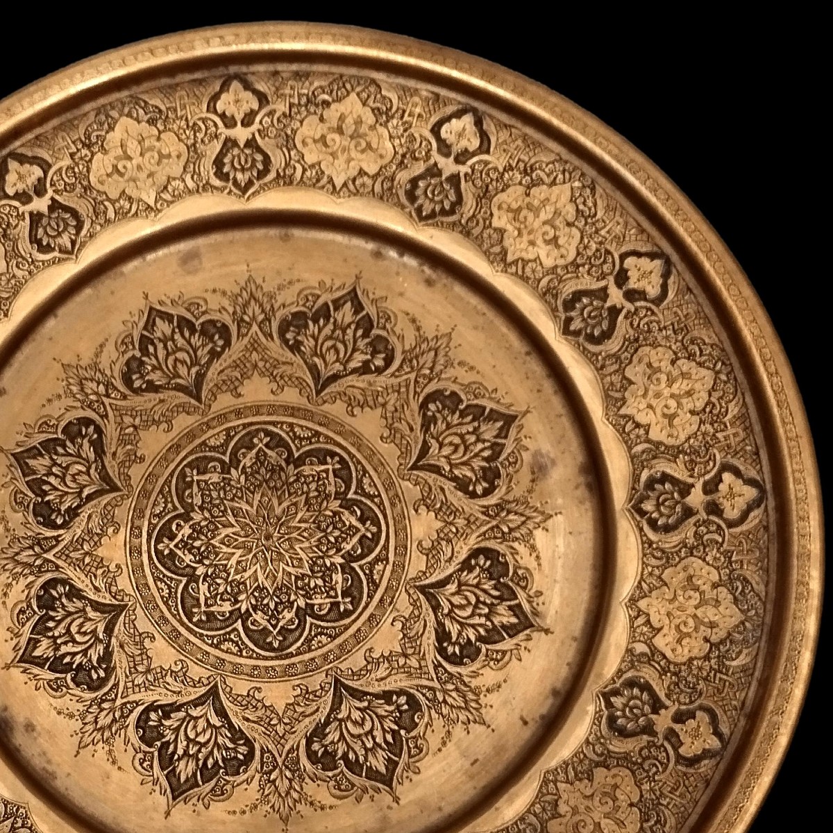 Small Dish, Hand-chased Brass And Acid Etching, Isfahan, Iran, Mid-20th Century-photo-3