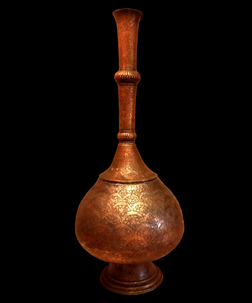 Vase à panse globulaire, Ht 83 cm, Iran, cuivre rouge, millefleurs barques inversées, XIXème