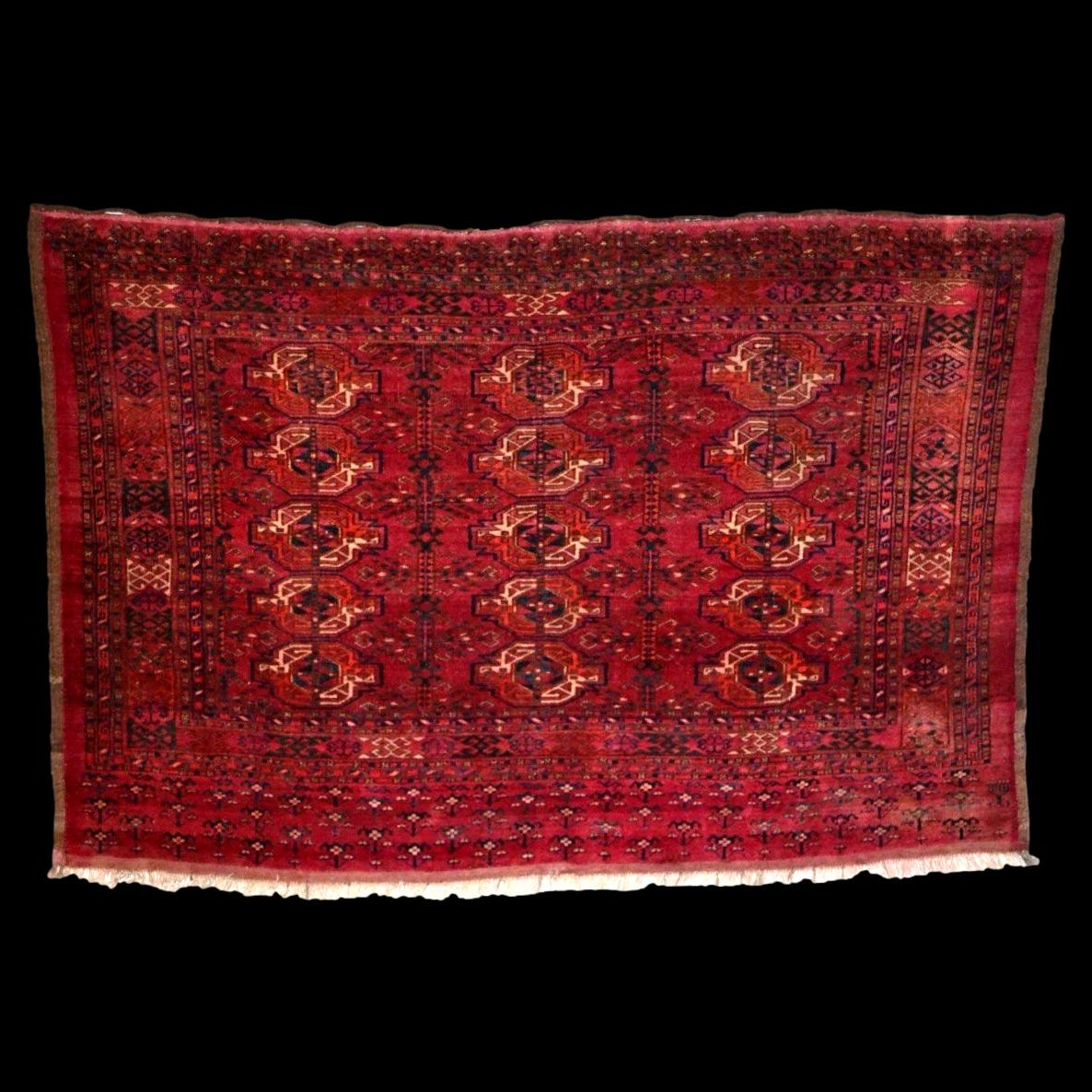Tapis Tekké "chouval", 104 x 158 cm, laine sur laine nouée main au Turkestan, 1880 - 1900
