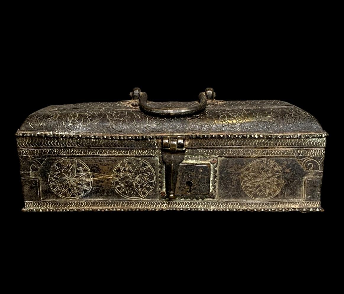 Art Moghol, rare Plumier en bronze gravé, du XVIIème - XVIIIème siècle, Gujarat, Inde-photo-1