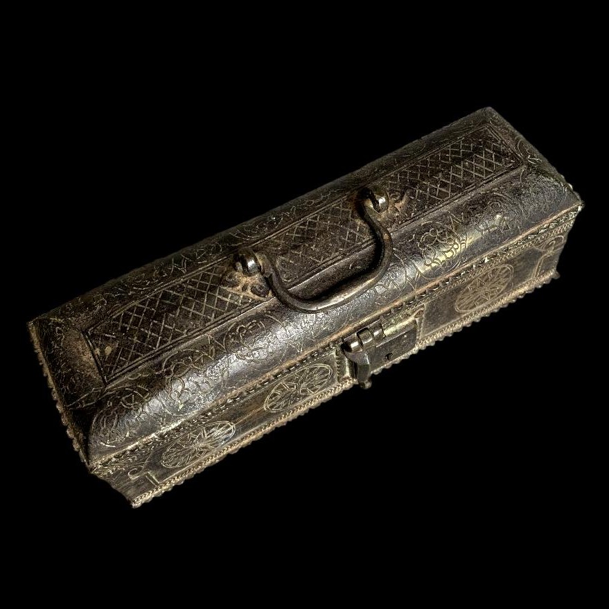 Art Moghol, rare Plumier en bronze gravé, du XVIIème - XVIIIème siècle, Gujarat, Inde-photo-2