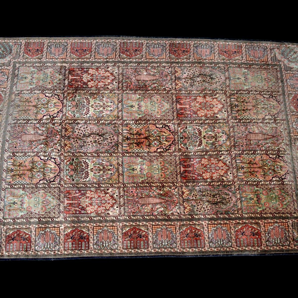 Srinagar Carpet, Kashmir Silk, 184 X 281 Cm, Hand-knotted Silk, Jammu And Kashmir, 1970-photo-2