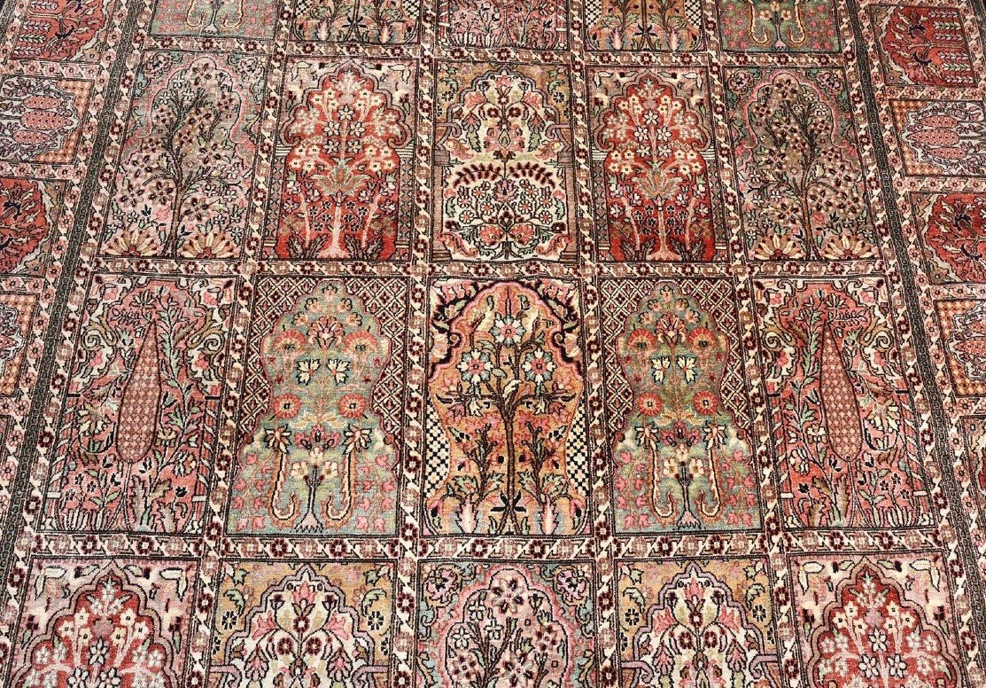 Srinagar Carpet, Kashmir Silk, 184 X 281 Cm, Hand-knotted Silk, Jammu And Kashmir, 1970-photo-3