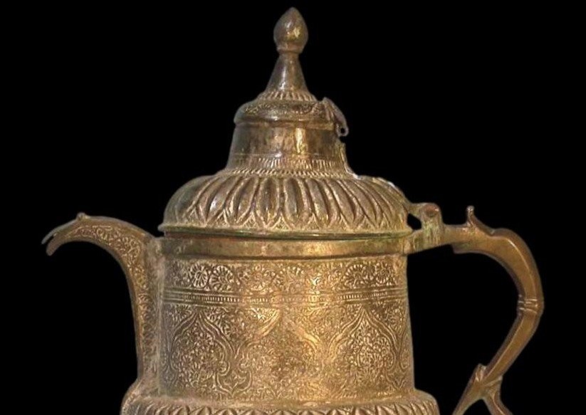Théière de nomades, Asie centrale, laiton ciselé au repoussé, XIXème siècle, état collection-photo-2