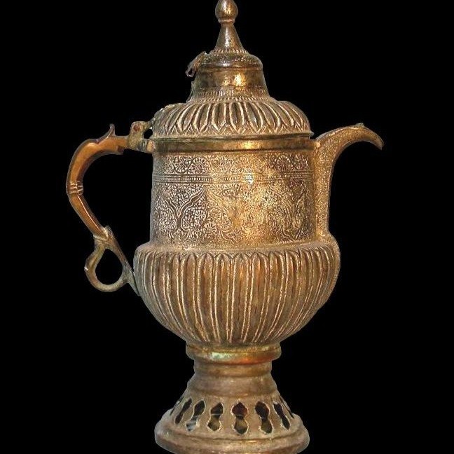 Théière de nomades, Asie centrale, laiton ciselé au repoussé, XIXème siècle, état collection-photo-4