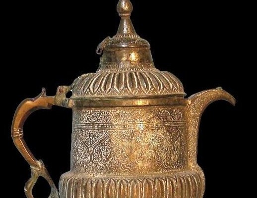 Théière de nomades, Asie centrale, laiton ciselé au repoussé, XIXème siècle, état collection-photo-1