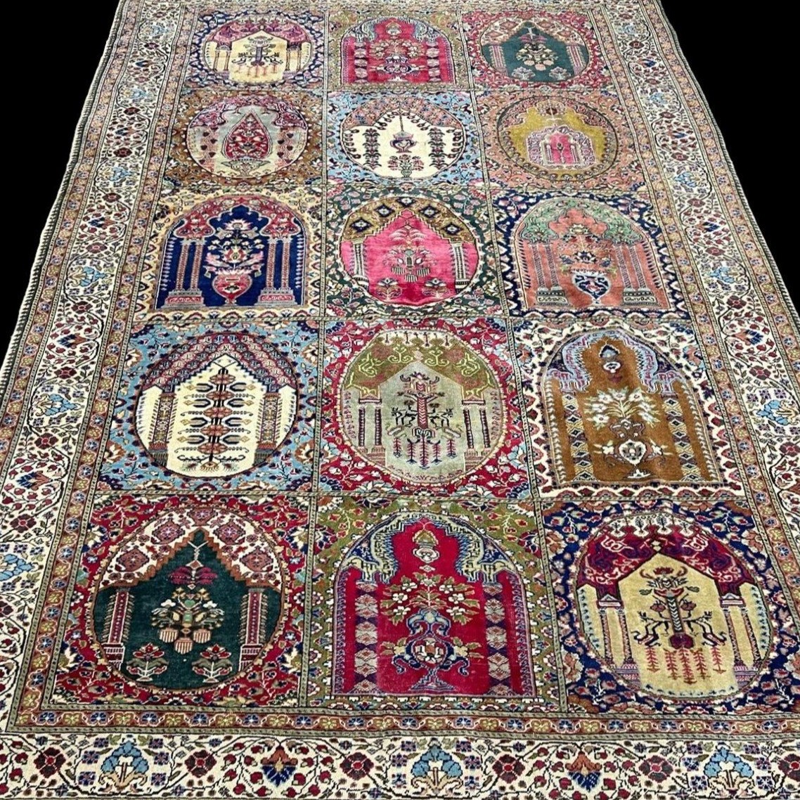Tapis Tabriz, dynastie Kadjar, 202 x 310 cm, laine nouée main, Iran, début XXème, collection