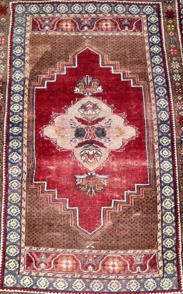 Kiz - Bergama Rug, Bridal Carpet, 108 X 163 Cm, Hand-knotted Wool On Wool, Circa 1900 - 1920-photo-1