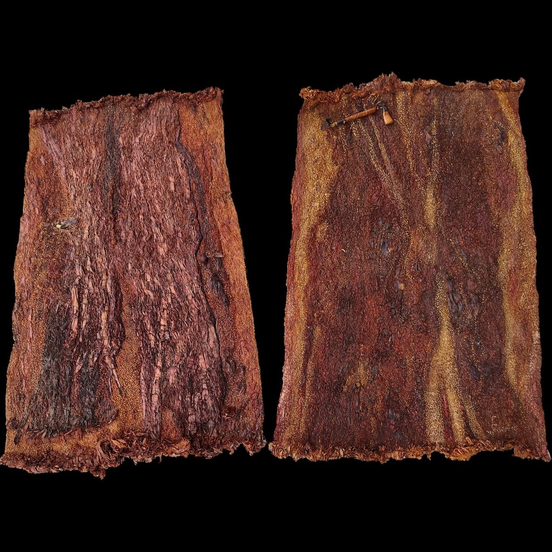 Tapas en paire, Maori, fibres végétales & objets, gri-gri, Nouvelle Zélande, 1960-1970, signés