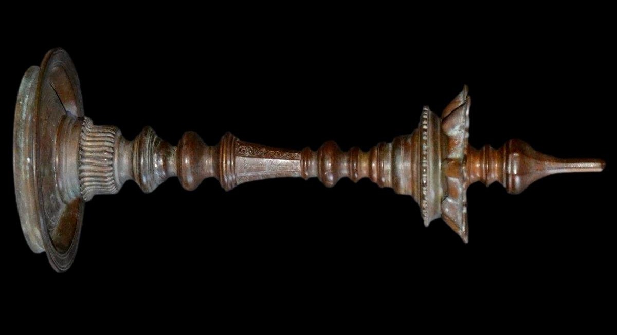Engraved Bronze Oil Lamp With 7 Spouts, Height 52 Cm, Ritual Object From Nepal, 19th Century-photo-2